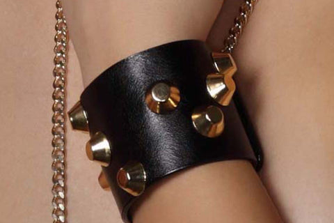 Chunky Love - Golden Studded Petite Leather Cuff Black